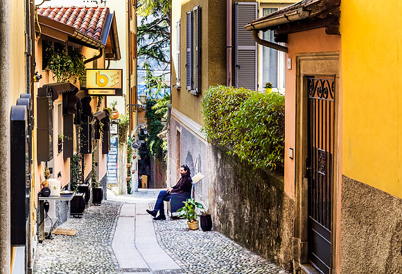 Waiting for a diner, Italy